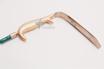 Lighted retractor