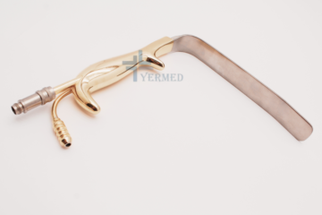 Lighted irrigating retractor