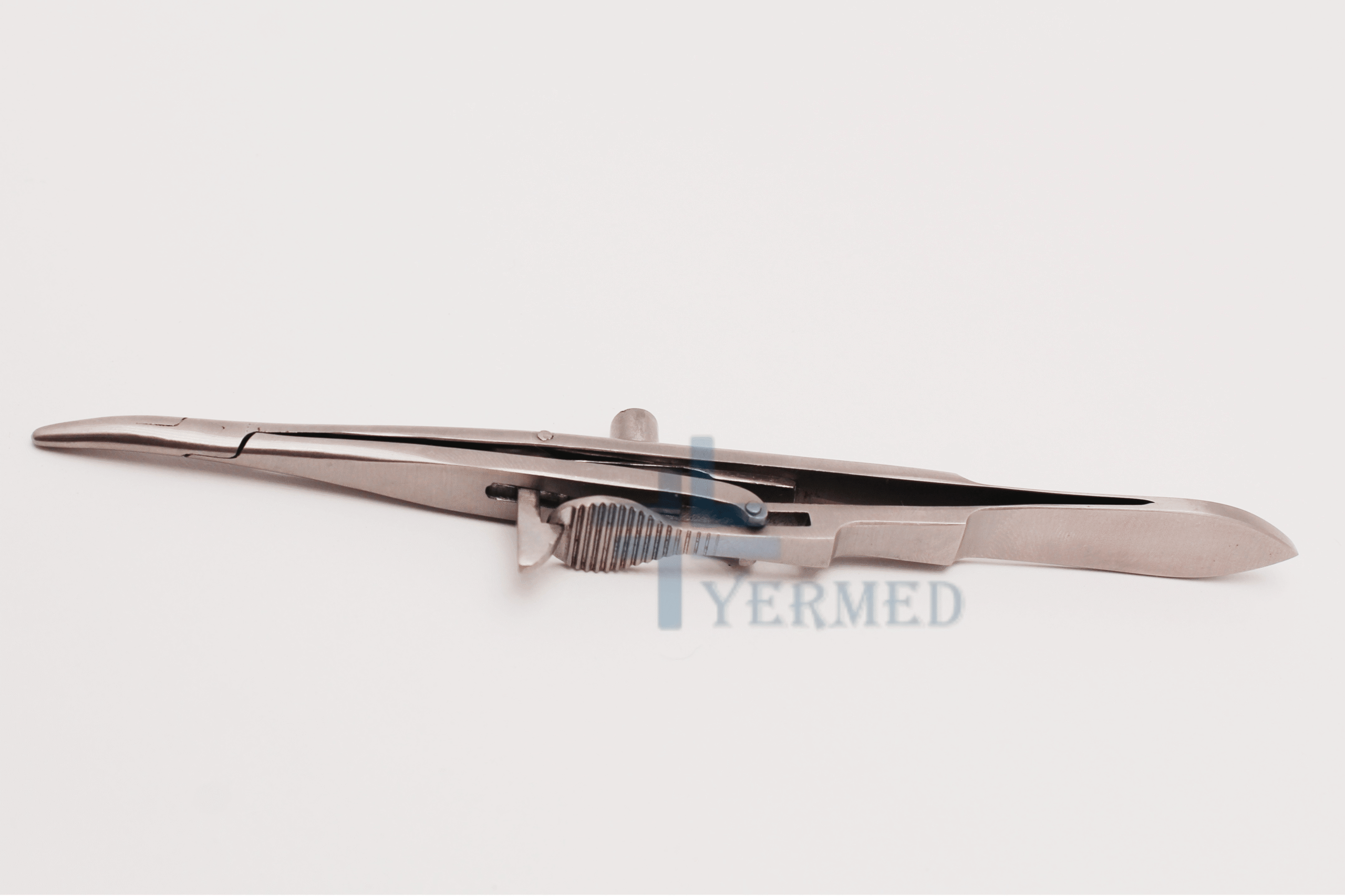 Arruga Needle Holder
